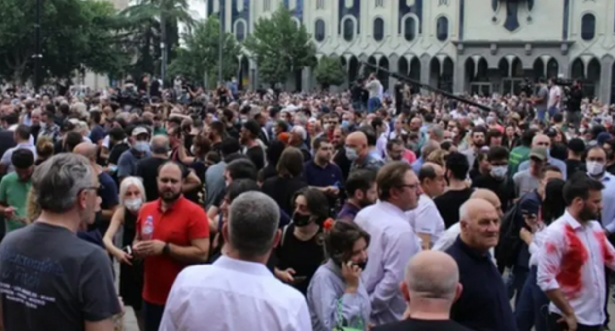 A protest rally in front of the Georgian Parliament, July 11, 2021. Photo by Inna Kukudzhanova for the Caucasian Knot A protest rally in front of the Georgian Parliament, July 11, 2021. Photo by Inna Kukudzhanova for the Caucasian Knot