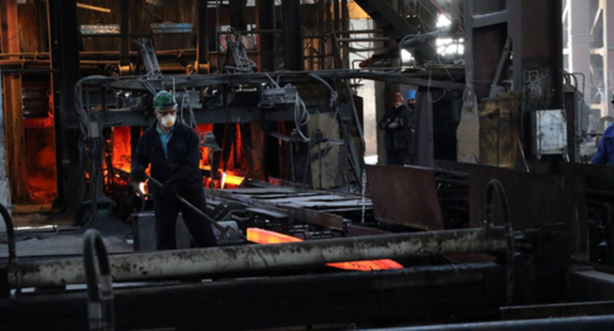 Workers of the Rustavi metallurgical plant. Photo courtesy of the plant’s press service Workers of the Rustavi metallurgical plant. Photo courtesy of the plant’s press service