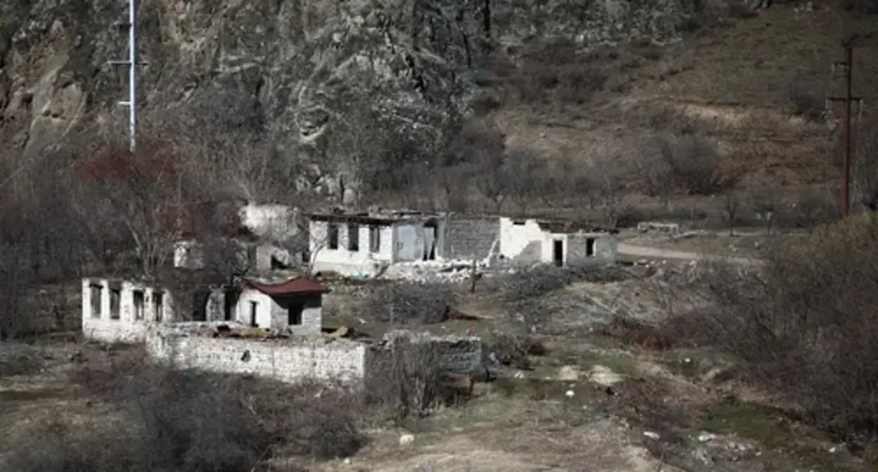 The houses destroyed in Berdzor (Lachin). February 2021. Photo by Aziz Karimov for the "Caucasian Knot" The houses destroyed in Berdzor (Lachin). February 2021. Photo by Aziz Karimov for the "Caucasian Knot"
