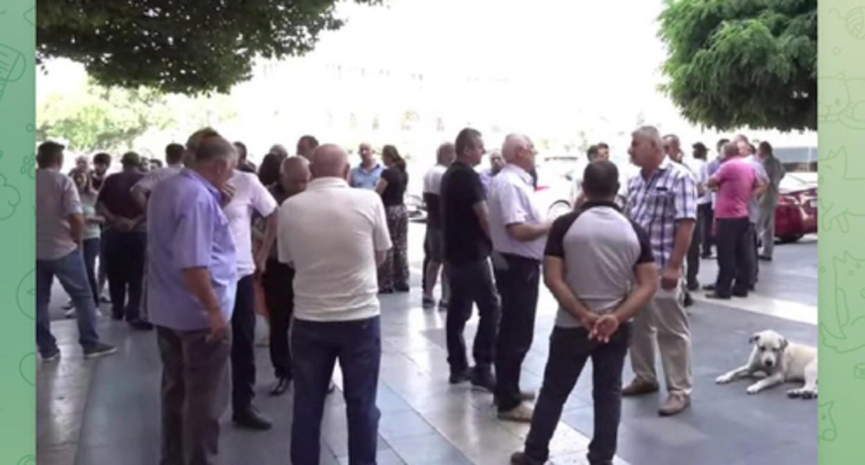 Several dozen internally displaced persons (IDPs) from Gadrut held a protest in Yerevan. Screenshot of the post on Telegram https://t.me/SputnikArmenia/36595 Several dozen internally displaced persons (IDPs) from Gadrut held a protest in Yerevan. Screenshot of the post on Telegram https://t.me/SputnikArmenia/36595