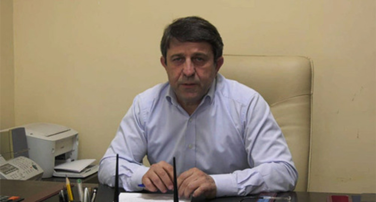 Devletkhan Mirzakhanov, chief physician. Photo: http://www.derbent.org/upload/iblock/7ae/7ae56a44eb24c9d79d27c30e6576cd58.jpeg Devletkhan Mirzakhanov, chief physician. Photo: http://www.derbent.org/upload/iblock/7ae/7ae56a44eb24c9d79d27c30e6576cd58.jpeg