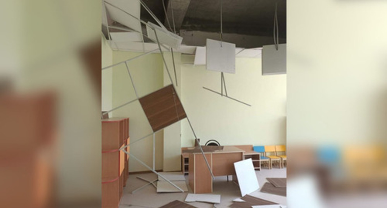 Collapsed ceiling in a kindergarten of Kaspiysk. Screenshot of a post made at: https://vk.com/wall-74219800_1453067 Collapsed ceiling in a kindergarten of Kaspiysk. Screenshot of a post made at: https://vk.com/wall-74219800_1453067