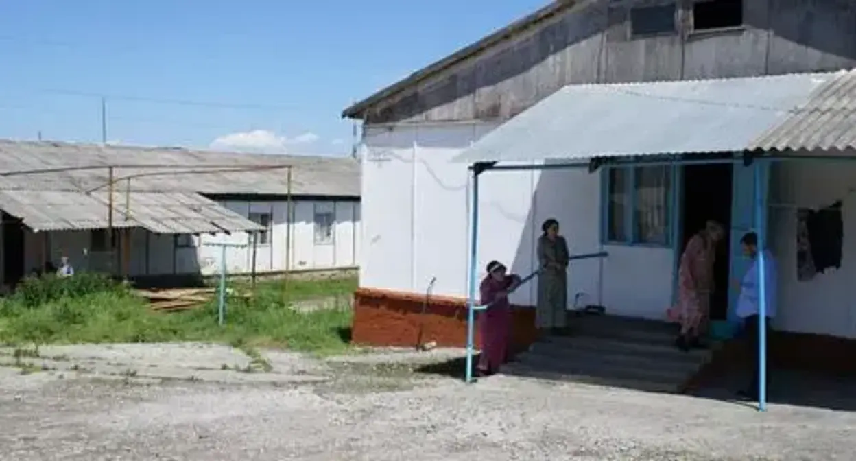 A barrack in Nazran in Fabrichnaya Street. Photo by the Human Rights Centre “Memorial” (included by the Russian Ministry of Justice in the register of NCOs performing the functions of a foreign agent and liquidated by a court’s decision) A barrack in Nazran in Fabrichnaya Street. Photo by the Human Rights Centre “Memorial” (included by the Russian Ministry of Justice in the register of NCOs performing the functions of a foreign agent and liquidated by a court’s decision)