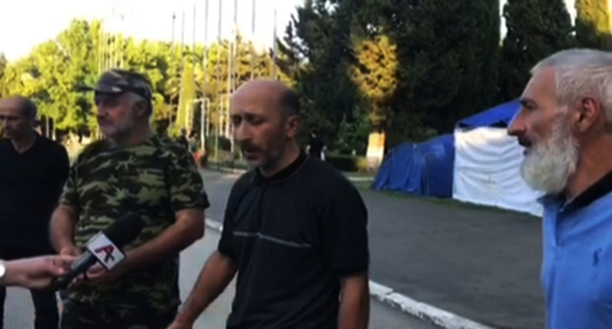 Djansukh Adleiba, an activist (in the centre), at a protest action. July 29, 2022. Screenshot of the video https://t.me/respublicaabh//4582 Djansukh Adleiba, an activist (in the centre), at a protest action. July 29, 2022. Screenshot of the video https://t.me/respublicaabh//4582
