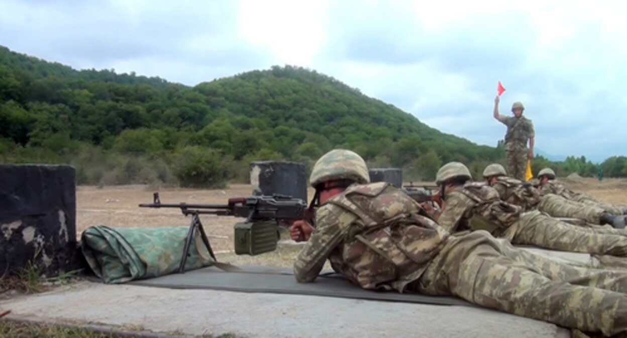 Azerbaijani soldiers take part in military exercises. Screenshot: https://www.youtube.com/watch?v=DP1itrLYMH4 Azerbaijani soldiers take part in military exercises. Screenshot: https://www.youtube.com/watch?v=DP1itrLYMH4
