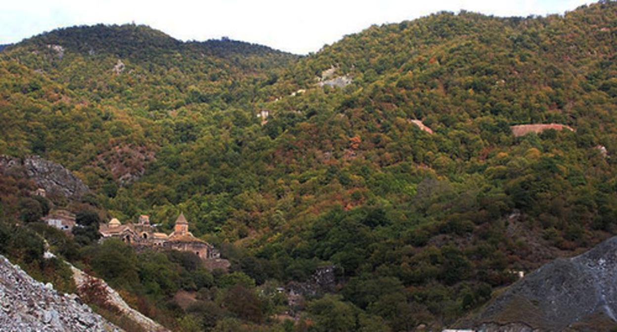 Mount Buzdukh. Photo Julian Nyča https://ru.wikipedia.org Mount Buzdukh. Photo Julian Nyča https://ru.wikipedia.org