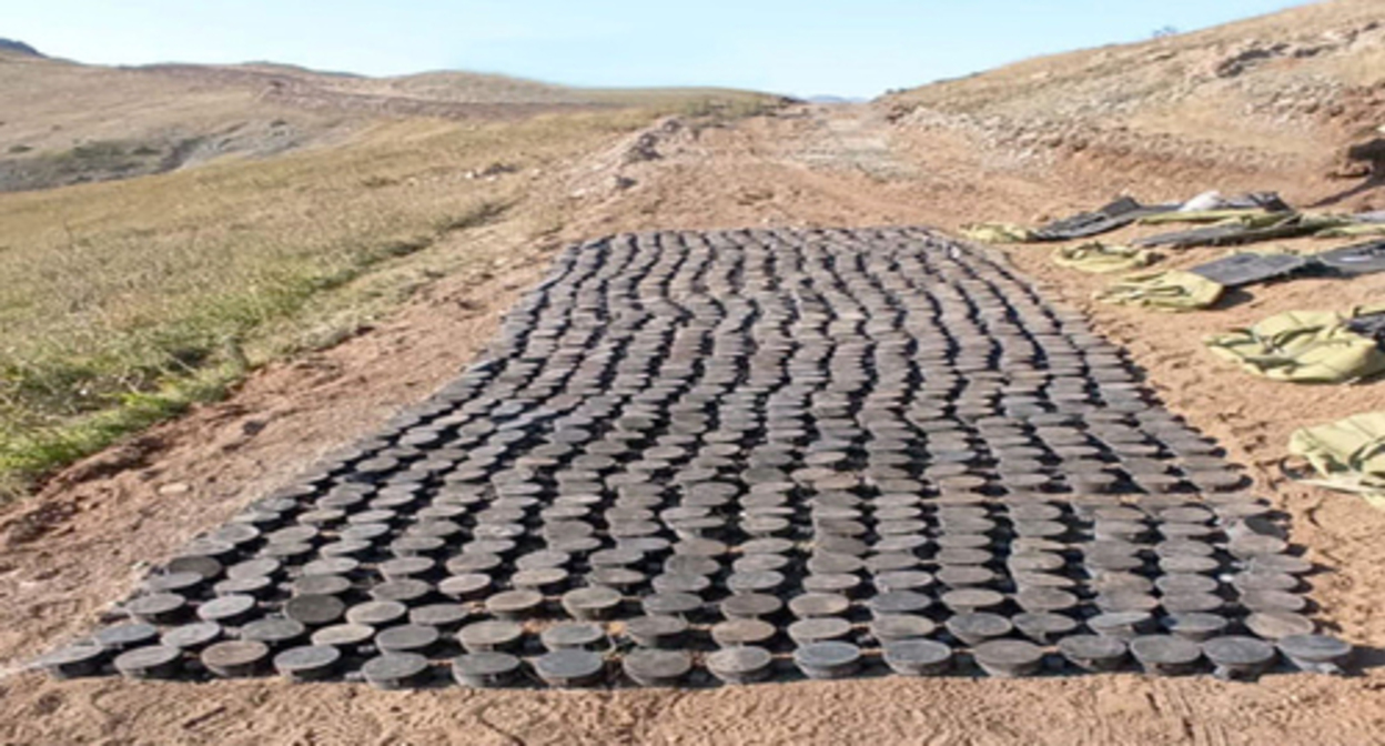Clearing a minefield at the Sarybaba height. Photo: https://apa.az/ru/armiya/minoborony-na-vysote-sarybaba-obnaruzena-991-mina-ustanovlennaya-clenami-armyanskix-nezakonnyx-vooruzennyx-formirovanii-490451 Clearing a minefield at the Sarybaba height. Photo: https://apa.az/ru/armiya/minoborony-na-vysote-sarybaba-obnaruzena-991-mina-ustanovlennaya-clenami-armyanskix-nezakonnyx-vooruzennyx-formirovanii-490451