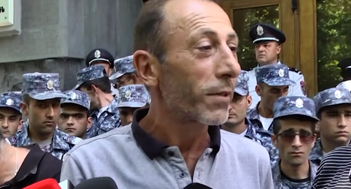 Parents of the military servicemen who perished in the autumn war of 2020 hold a protest action at the General Prosecutor’s Office, July 2022. Image made from video posted by Baku TV at: https://www.youtube.com/watch?v=6v-aTFwQ7Ac&t=1s Parents of the military servicemen who perished in the autumn war of 2020 hold a protest action at the General Prosecutor’s Office, July 2022. Image made from video posted by Baku TV at: https://www.youtube.com/watch?v=6v-aTFwQ7Ac&t=1s