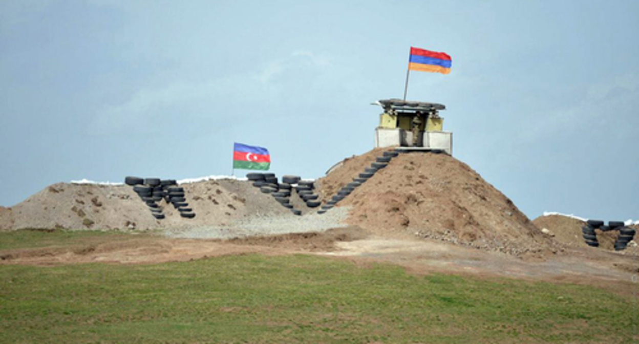 Armenian and Azerbaijani border checkpoints. Photo: https://lurer.com/?p=465932&l=ru Armenian and Azerbaijani border checkpoints. Photo: https://lurer.com/?p=465932&l=ru