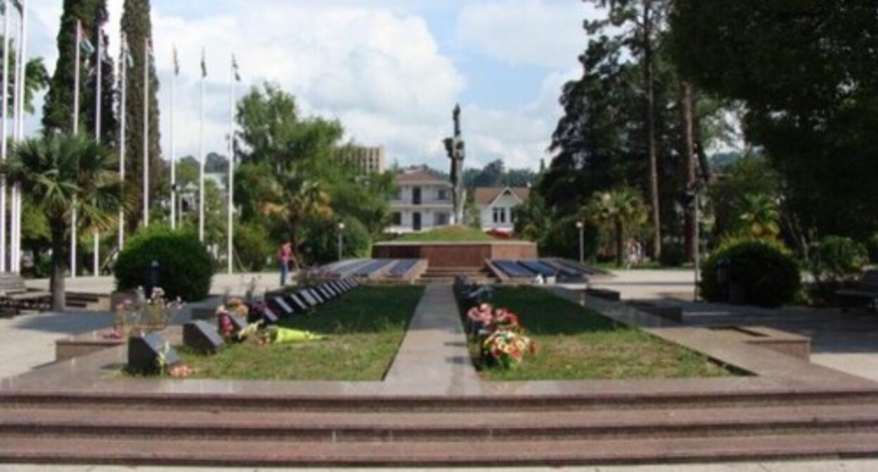 Military burial in Sukhumi. Photo: https://wikimapia.org/22268301/ru/Воинские-захоронения Military burial in Sukhumi. Photo: https://wikimapia.org/22268301/ru/Воинские-захоронения
