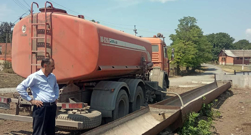 Water supply in the village of Inarki (Ingushetia). Photo: https://gazetaingush.ru/obshchestvo/bitva-za-vodu-protivostoyanie-mezhdu-administraciey-sela-inarki-i Water supply in the village of Inarki (Ingushetia). Photo: https://gazetaingush.ru/obshchestvo/bitva-za-vodu-protivostoyanie-mezhdu-administraciey-sela-inarki-i