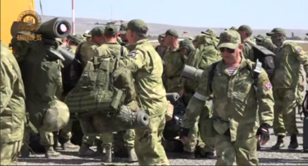 Volunteers preparing to go from Grozny to Ukraine. Screenshot: https://t.me/RKadyrov_95/2835 Volunteers preparing to go from Grozny to Ukraine. Screenshot: https://t.me/RKadyrov_95/2835