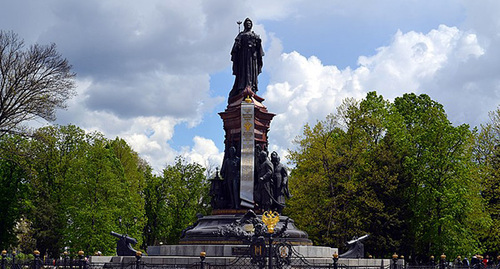 The monument to Catherine II in Krasnodar. Photo: MrYantit https://ru.wikipedia.org The monument to Catherine II in Krasnodar. Photo: MrYantit https://ru.wikipedia.org