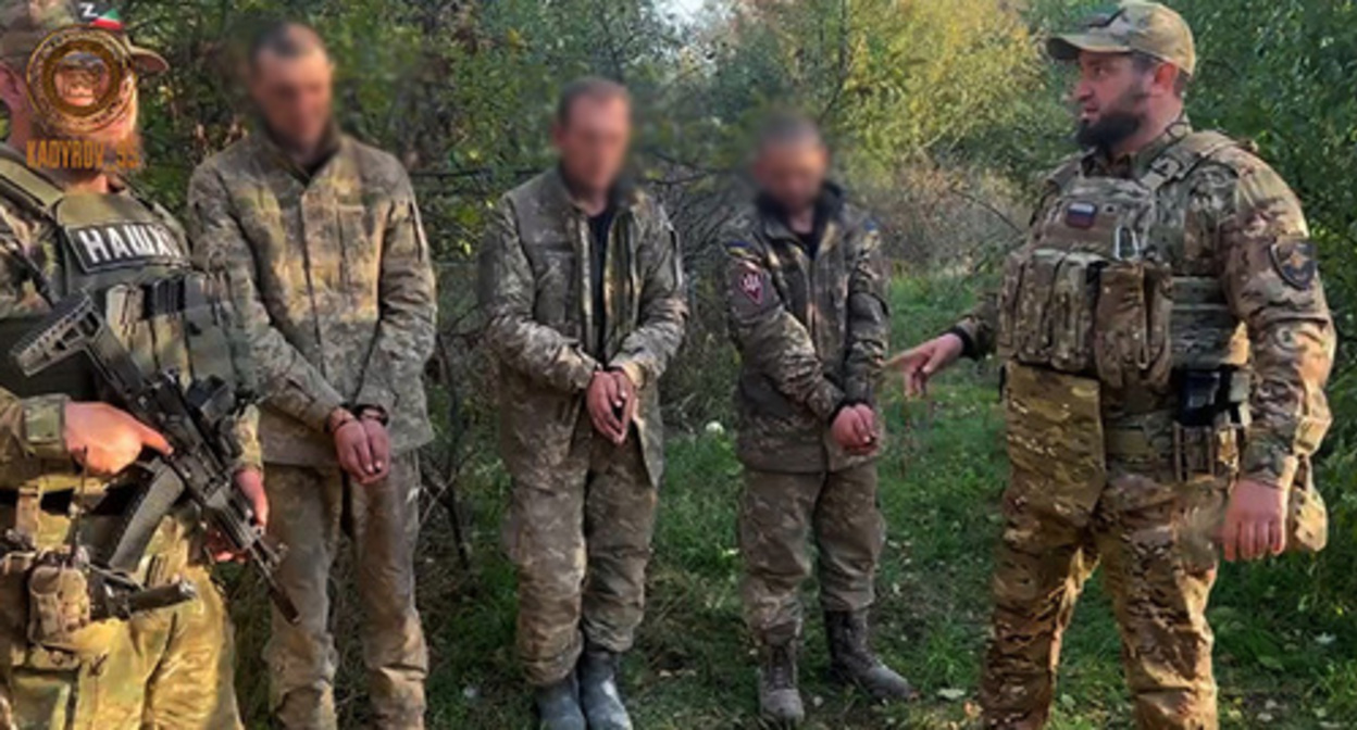 Ukrainian prisoners of war. Screenshot of the video posted on Kadyrov's Telegram channel Kadyrov_95. Faces are blurred by the "Caucasian Knot" in accordance with the explanations of lawyers about the inadmissibility of distributing video recordings with prisoners without their permission Ukrainian prisoners of war. Screenshot of the video posted on Kadyrov's Telegram channel Kadyrov_95. Faces are blurred by the "Caucasian Knot" in accordance with the explanations of lawyers about the inadmissibility of distributing video recordings with prisoners without their permission