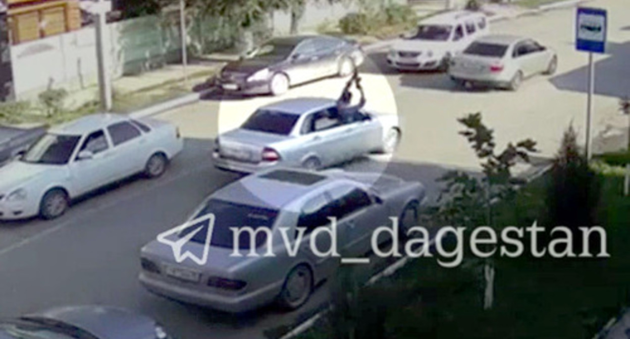 A man fired a submachine gun at a wedding party in Kizlyar. Screenshot of the video posted on the Telegram channel of the Dagestani Ministry of Internal Affairs https://t.me/mvd_dagestan/2112 A man fired a submachine gun at a wedding party in Kizlyar. Screenshot of the video posted on the Telegram channel of the Dagestani Ministry of Internal Affairs https://t.me/mvd_dagestan/2112