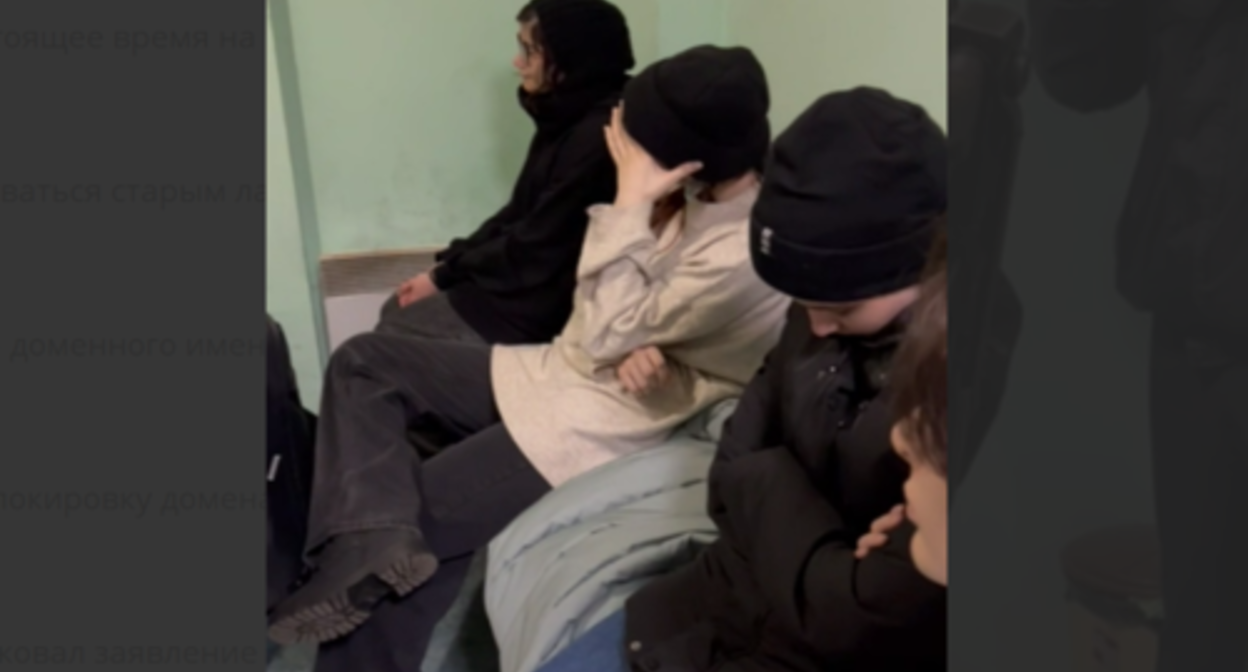 The girls at the "Verkhniy Lars" checkpoint did not want to talk with their relatives. Screenshot of the video posted on the Telegram channel of the SK SOS Crisis Group https://t.me/sksosorg/210 The girls at the "Verkhniy Lars" checkpoint did not want to talk with their relatives. Screenshot of the video posted on the Telegram channel of the SK SOS Crisis Group https://t.me/sksosorg/210