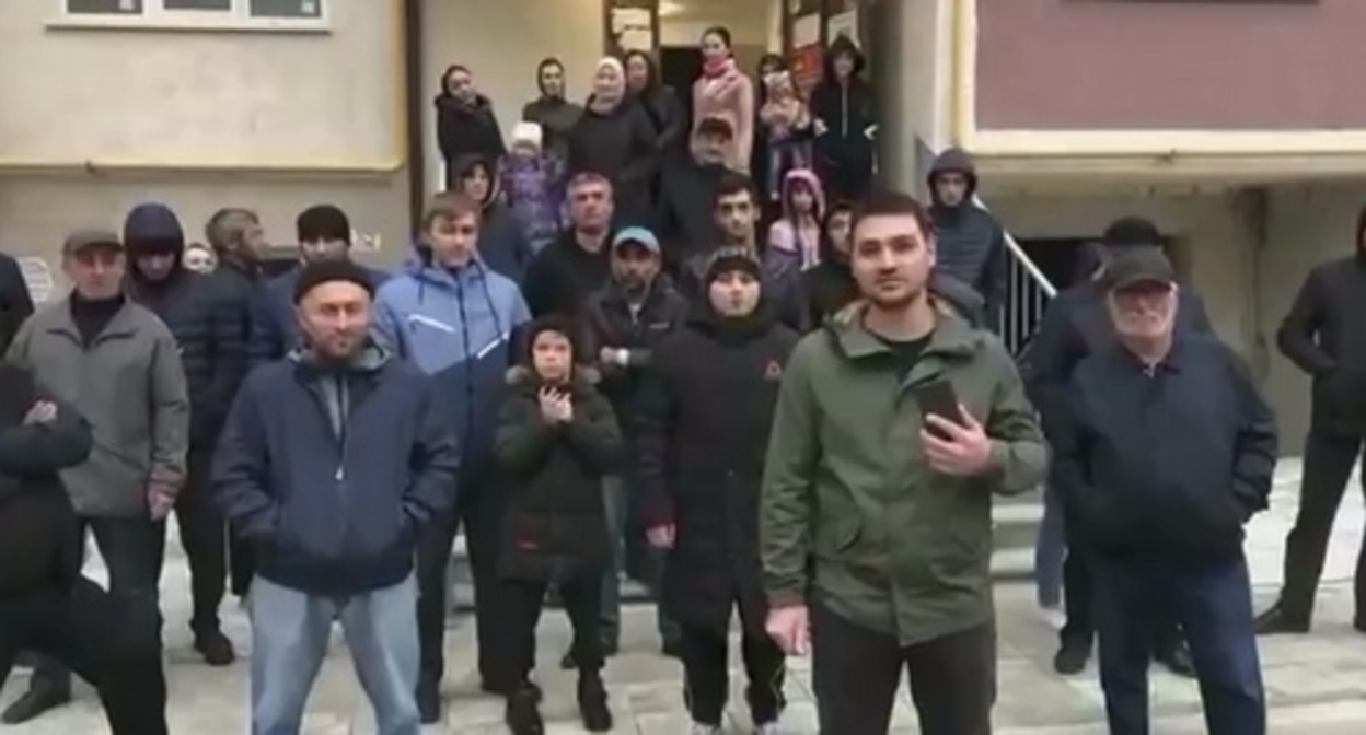 Tenants of the unfinished residential complex in Dagestan asked the Mayor of Makhachkala and the head of Dagestan for help. Screenshot of their video appeal https://vk.com/golos_dagestan?w=wall-74219800_1655405 Tenants of the unfinished residential complex in Dagestan asked the Mayor of Makhachkala and the head of Dagestan for help. Screenshot of their video appeal https://vk.com/golos_dagestan?w=wall-74219800_1655405
