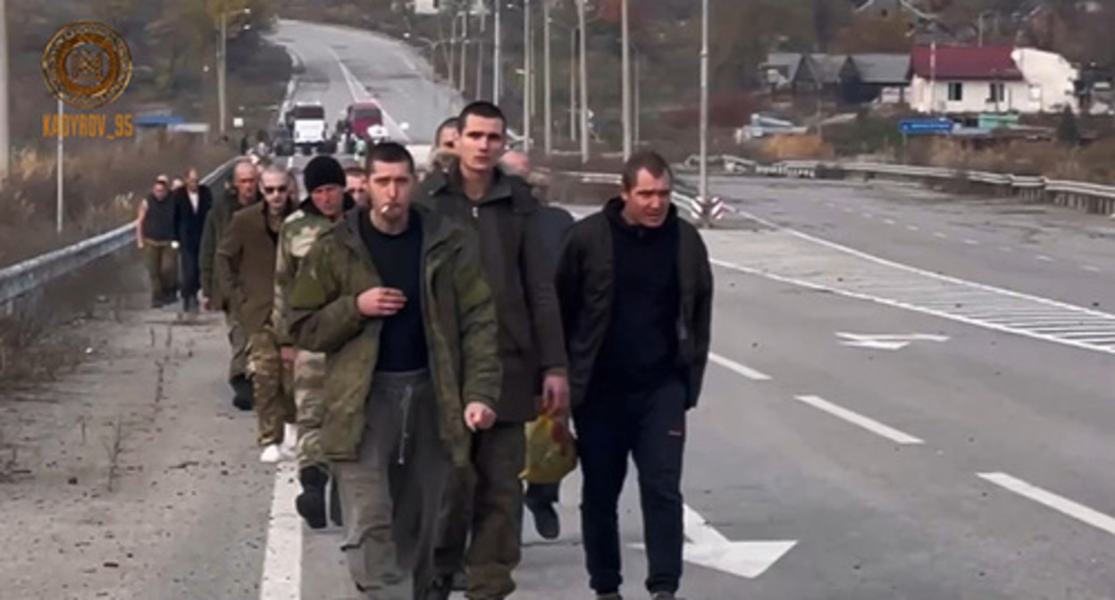 The POWs' exchange. Screenshot of the video posted on Kadyrov's Telegram channel Kadyrov_95 on November 5, 2022 The POWs' exchange. Screenshot of the video posted on Kadyrov's Telegram channel Kadyrov_95 on November 5, 2022