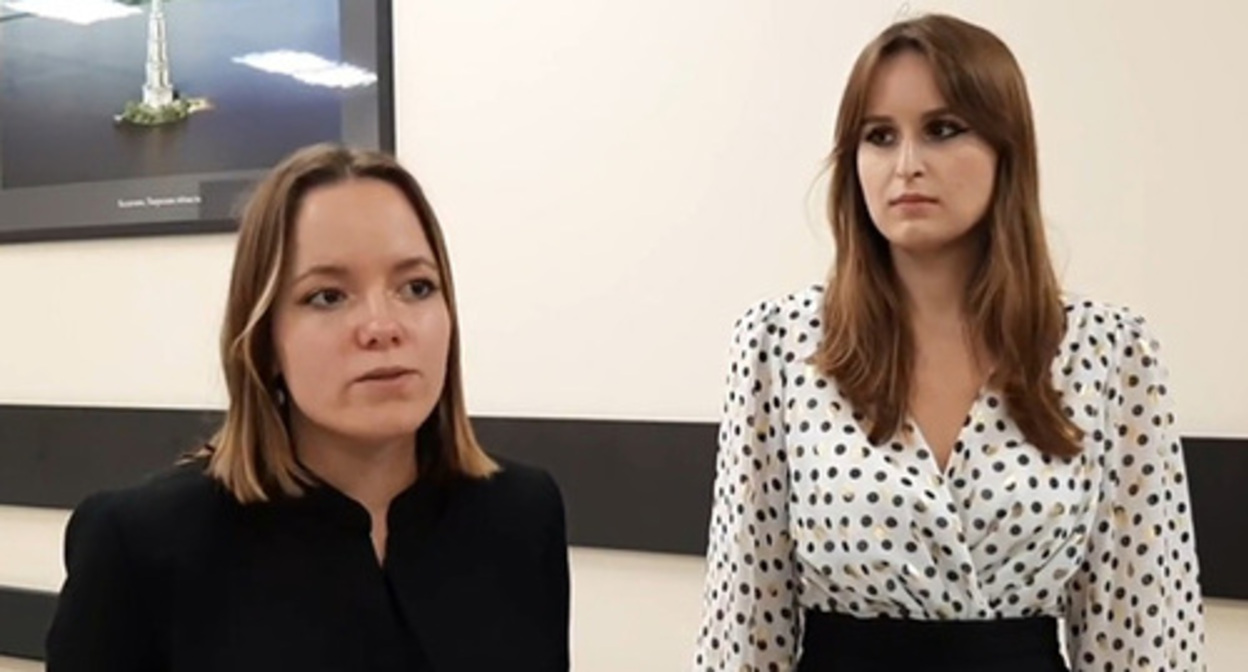 Eva Korneychiuk and Alexandra Baeva (on the left), representatives of the HRC “Memorial”*, after the court session. November 9, 2022. Screenshot of the video posted on the “Polny PTs 2.0” Telegram channel *The organization was included by the Russian Ministry of Justice (MoJ) in the register of NCOs, performing the functions of a foreign agent, and was liquidated by a court’s decision Eva Korneychiuk and Alexandra Baeva (on the left), representatives of the HRC “Memorial”*, after the court session. November 9, 2022. Screenshot of the video posted on the “Polny PTs 2.0” Telegram channel *The organization was included by the Russian Ministry of Justice (MoJ) in the register of NCOs, performing the functions of a foreign agent, and was liquidated by a court’s decision