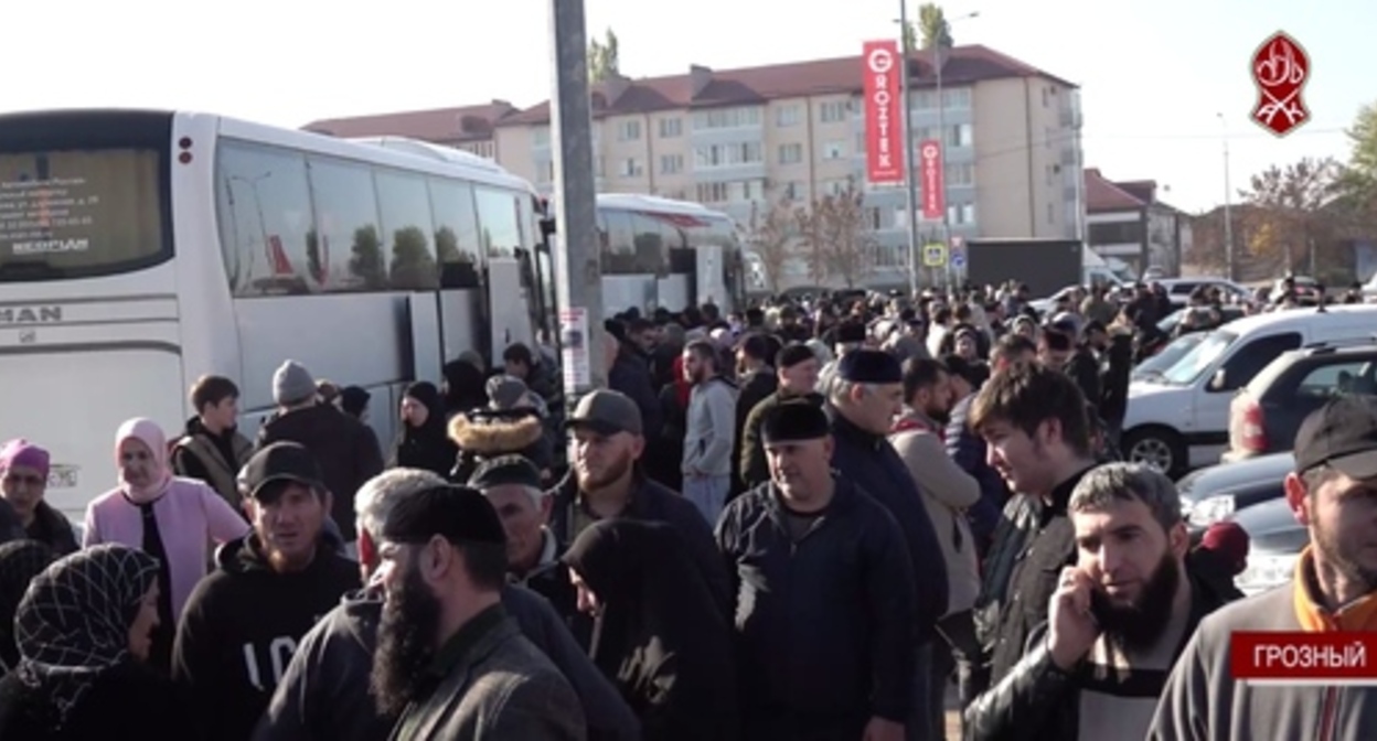 Pilgrims. Screenshot of the video by the Chechen Spiritual Administration of Muslims (SAM) https://t.me/dumchr/2506 Pilgrims. Screenshot of the video by the Chechen Spiritual Administration of Muslims (SAM) https://t.me/dumchr/2506