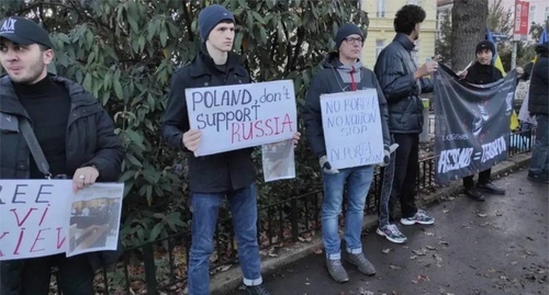 Protesters at a rally against Alvi Akiev's deportation. Photo: the "DOSh" outlet https://t.me/zhurnal_dosh/1062 Protesters at a rally against Alvi Akiev's deportation. Photo: the "DOSh" outlet https://t.me/zhurnal_dosh/1062
