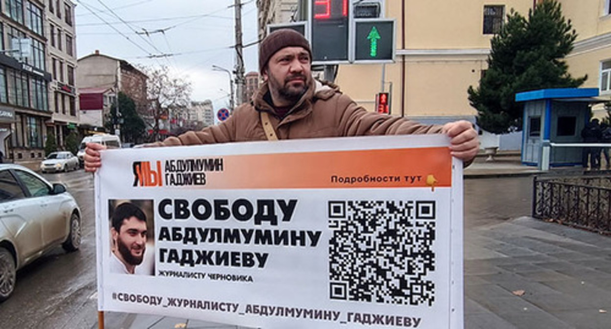 Magdi Kamalov held a solo picket in Makhachkala. December 19, 2022. Photo by the "Caucasian Knot" correspondents Magdi Kamalov held a solo picket in Makhachkala. December 19, 2022. Photo by the "Caucasian Knot" correspondents