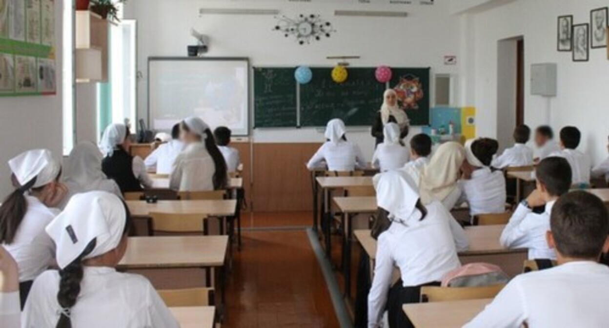 A lesson at school in Chechnya. Photo: https://onf.ru/2018/09/04/v-shkolah-chechni-po-iniciative-narodnogo-fronta-proshla-akciya-urok-rossii/
© onf.ru A lesson at school in Chechnya. Photo: https://onf.ru/2018/09/04/v-shkolah-chechni-po-iniciative-narodnogo-fronta-proshla-akciya-urok-rossii/
© onf.ru