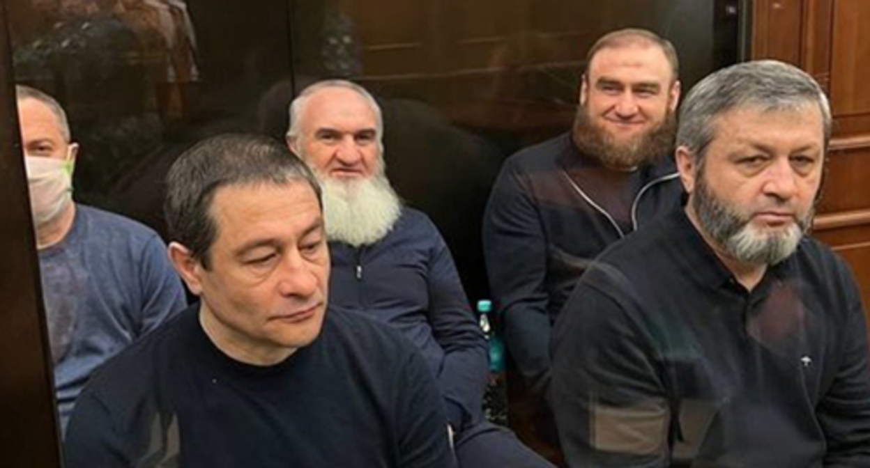 Rauf Arashukov (in the back on the right) and Raul Arashukov (in the back in the center) in the courtroom. Photo: t.me/moscowcourts Rauf Arashukov (in the back on the right) and Raul Arashukov (in the back in the center) in the courtroom. Photo: t.me/moscowcourts
