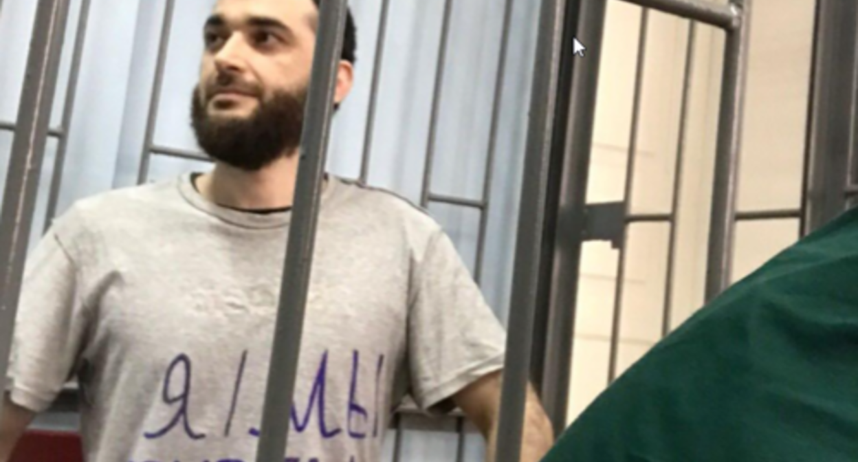 Abdulmumin Gadjiev in the courtroom. Makhachkala, Dagestan. Photo: Ruslan Alibekov https://cpj.org/ru Abdulmumin Gadjiev in the courtroom. Makhachkala, Dagestan. Photo: Ruslan Alibekov https://cpj.org/ru