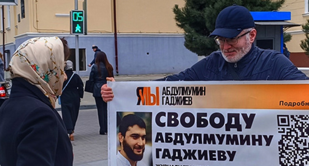Magomed Magomedov standing in a solo picket. Makhachkala, March 2023. Photo by the "Caucasian Knot" correspondent Magomed Magomedov standing in a solo picket. Makhachkala, March 2023. Photo by the "Caucasian Knot" correspondent