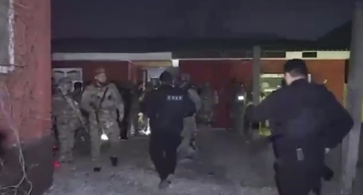 Law enforcers at the Elkhadjievs' house. Screenshot of the video by the Grozny TV channel https://t.me/groznytv/16431 Law enforcers at the Elkhadjievs' house. Screenshot of the video by the Grozny TV channel https://t.me/groznytv/16431