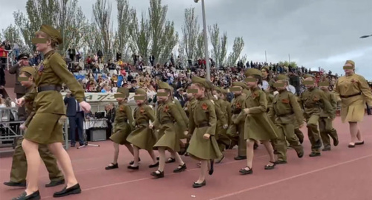 A military parade in the city of Yeysk with the participation of kindergarten children. Screenshot of the video published in the Telegram channel of Roman Bublik, the head of the Yeysk District https://t.me/BublikRomanEisk/3219 A military parade in the city of Yeysk with the participation of kindergarten children. Screenshot of the video published in the Telegram channel of Roman Bublik, the head of the Yeysk District https://t.me/BublikRomanEisk/3219