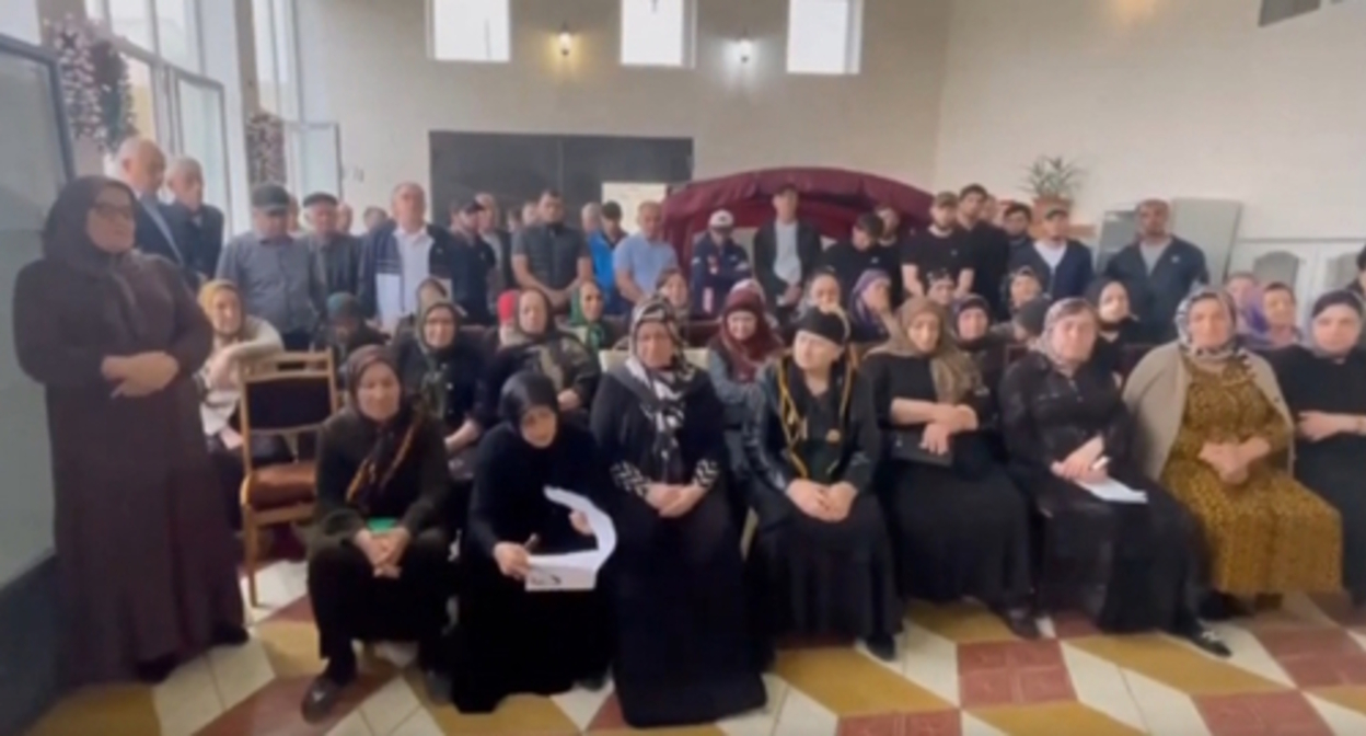 Relatives and friends of Timur Arslanbekov, screenshot of the video https://www.youtube.com/watch?v=qYxRSH-fEDs Relatives and friends of Timur Arslanbekov, screenshot of the video https://www.youtube.com/watch?v=qYxRSH-fEDs