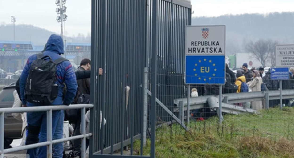 A queue on the border with Croatia. Photo: https://www.youtube.com/watch?v=cblQm2R5NGI A queue on the border with Croatia. Photo: https://www.youtube.com/watch?v=cblQm2R5NGI