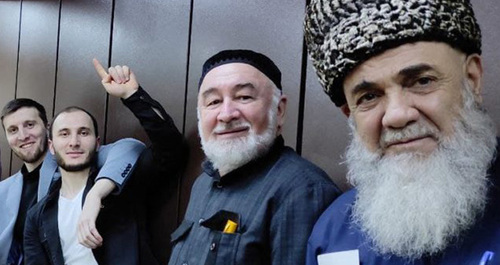 Ingush activists in the courtroom. Photo: FortangaOrg https://fortanga.org/2021/08/svideteli-zashhity-prizvali-osvobodit-liderov-ingushskogo-protesta/ Ingush activists in the courtroom. Photo: FortangaOrg https://fortanga.org/2021/08/svideteli-zashhity-prizvali-osvobodit-liderov-ingushskogo-protesta/