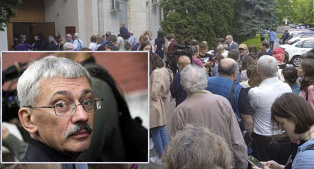 Oleg Orlov (on the left) and the support group near the Golovinsky Court of Moscow. Moscow, June 8, 2023. Collage by the "Caucasian Knot." Photo by Naim Suleimanov Oleg Orlov (on the left) and the support group near the Golovinsky Court of Moscow. Moscow, June 8, 2023. Collage by the "Caucasian Knot." Photo by Naim Suleimanov