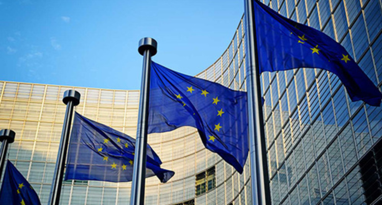 European Union flags. Photo: https://militaryarms.ru/simvolika/flag-evrosoyuza/ European Union flags. Photo: https://militaryarms.ru/simvolika/flag-evrosoyuza/