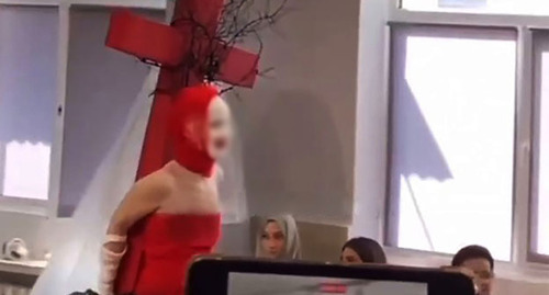 Students' fashion show in Makhachkala, screenshot of the video https://t.me/khadulaev/3873 Students' fashion show in Makhachkala, screenshot of the video https://t.me/khadulaev/3873