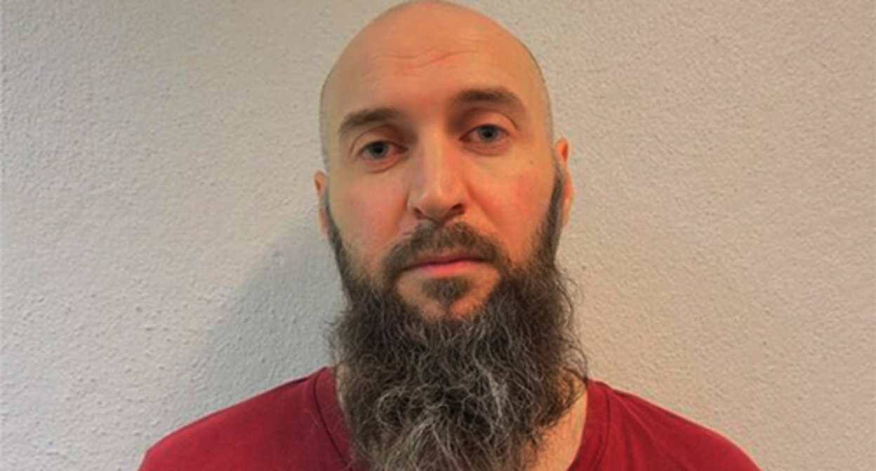 Ali Bataev. Photo: https://www.kavkazr.com/a/chechenskiy-bezhenets-obyavil-golodovku-v-deportatsionnom-tsentre-shveytsarii-v-rossii-emu-grozit-presledovanie/32503470.htm Ali Bataev. Photo: https://www.kavkazr.com/a/chechenskiy-bezhenets-obyavil-golodovku-v-deportatsionnom-tsentre-shveytsarii-v-rossii-emu-grozit-presledovanie/32503470.htm