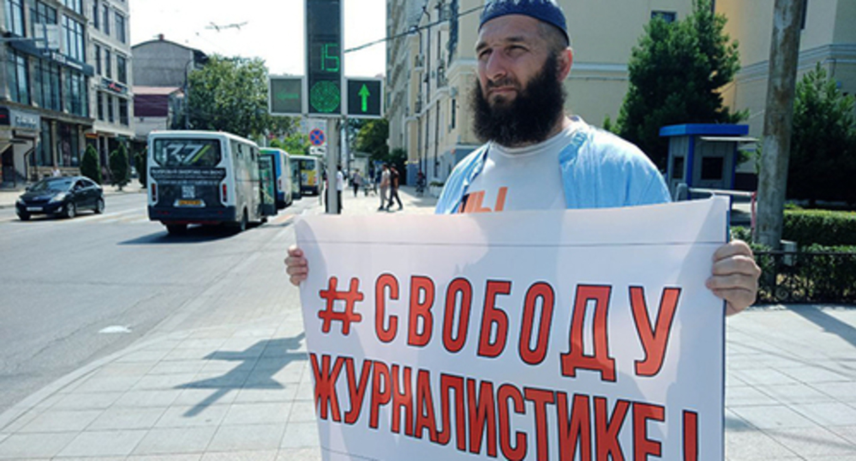 Idris Yusupov at a solo picket. Makhachkala, July 24, 2023. Photo from the Telegram channel of the "Chernovik" (Draft) outlet Idris Yusupov at a solo picket. Makhachkala, July 24, 2023. Photo from the Telegram channel of the "Chernovik" (Draft) outlet