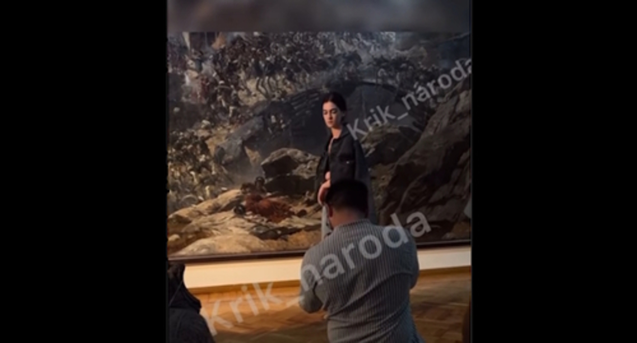 Screenshot of the video of a photo session in the Makhachkala museum https://www.youtube.com/watch?v=5b28-2-PZmk Screenshot of the video of a photo session in the Makhachkala museum https://www.youtube.com/watch?v=5b28-2-PZmk