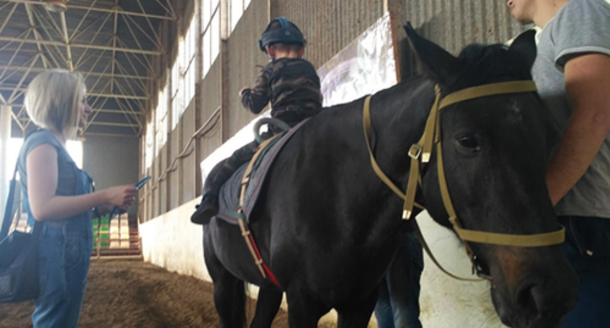 Hippotherapy. Photo: https://riadagestan.ru Hippotherapy. Photo: https://riadagestan.ru
