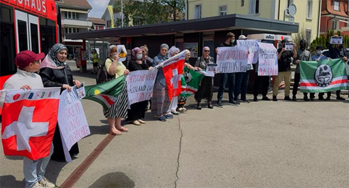 A rally against the deportation of natives of Chechnya to Russia. Switzerland, Bern, July 21, 2023. Photo: https://www.kavkazr.com/a/aktsii-protiv-deportatsii-chechentsev-proshli-v-shveytsarii-avstrii-i-germanii/32513380.html A rally against the deportation of natives of Chechnya to Russia. Switzerland, Bern, July 21, 2023. Photo: https://www.kavkazr.com/a/aktsii-protiv-deportatsii-chechentsev-proshli-v-shveytsarii-avstrii-i-germanii/32513380.html