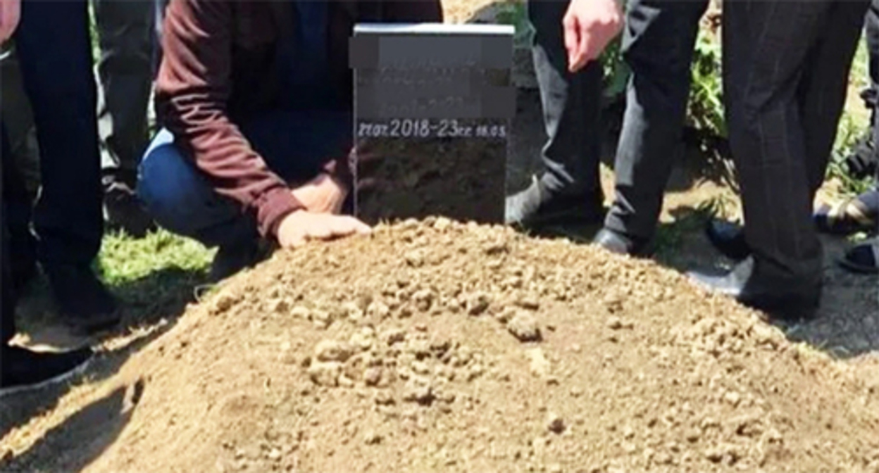 A funeral for a girl from the city of Malgobek. Screenshot of the video https://www.youtube.com/watch?v=B8qCYVJfpnk A funeral for a girl from the city of Malgobek. Screenshot of the video https://www.youtube.com/watch?v=B8qCYVJfpnk