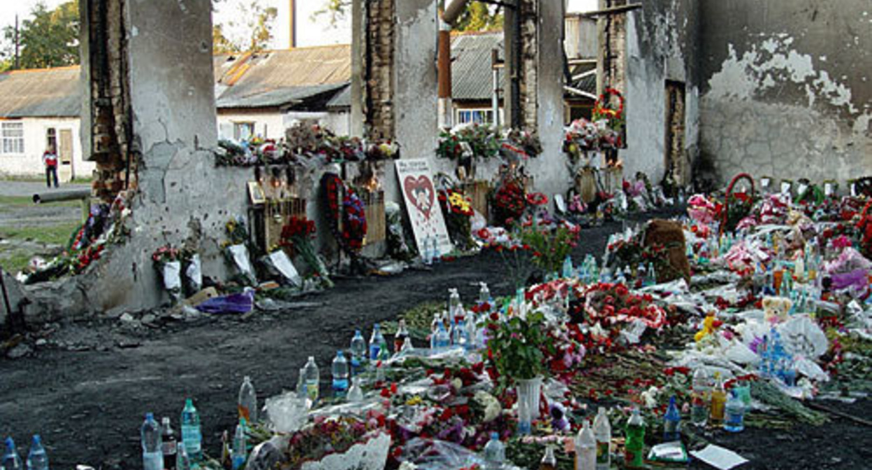 School No. 1 in Beslan. Photo from the website http://bbratstvo.com School No. 1 in Beslan. Photo from the website http://bbratstvo.com