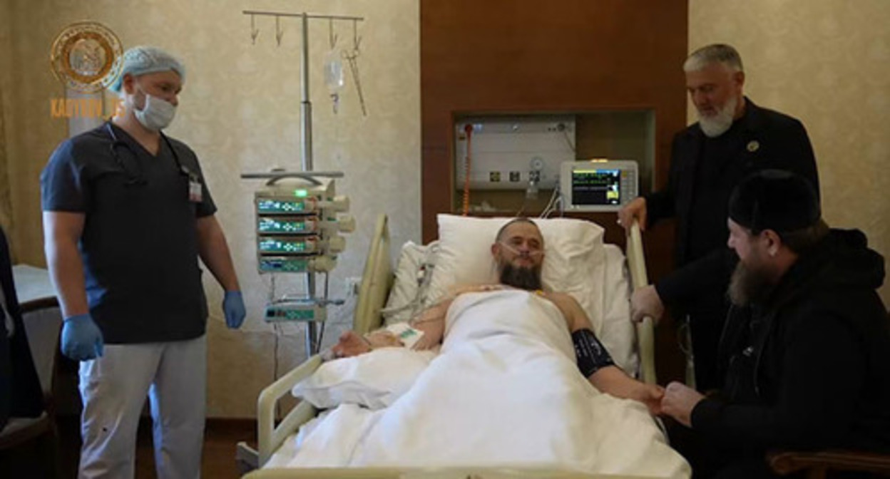 Ramzan Kadyrov (on the right) near his uncle at a hospital. Adam Delimkhanov is on the left. Screenshot of the video https://t.me/RKadyrov_95/3911 Ramzan Kadyrov (on the right) near his uncle at a hospital. Adam Delimkhanov is on the left. Screenshot of the video https://t.me/RKadyrov_95/3911