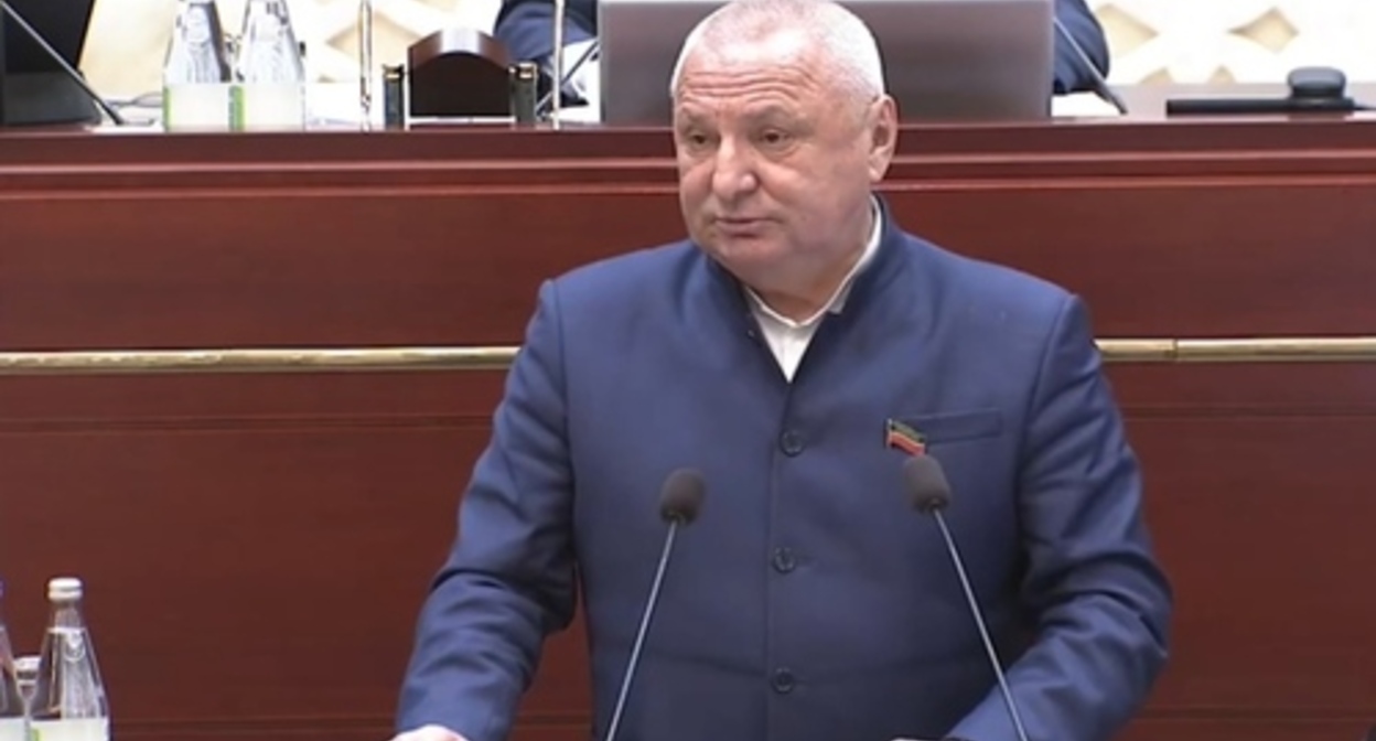 Azat Khamaev speaking at the meeting of the State Council of Tatarstan. Screenshot of the video https://t.me/ostorozhno_novosti/20608 Azat Khamaev speaking at the meeting of the State Council of Tatarstan. Screenshot of the video https://t.me/ostorozhno_novosti/20608