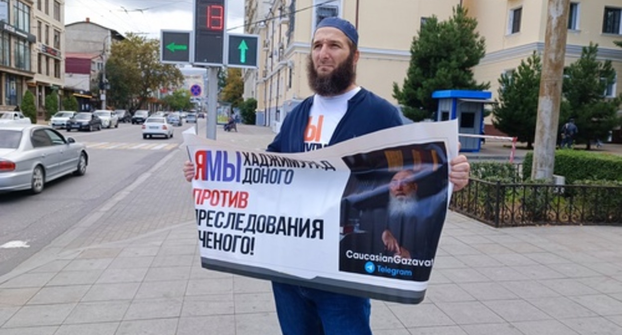 Idris Yusupov at a solo picket. Photo by the "Caucasian Knot" correspondent Idris Yusupov at a solo picket. Photo by the "Caucasian Knot" correspondent