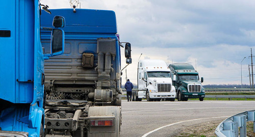 Heavy trucks. Photo by Andrey Mayorov, Yuga.ru Heavy trucks. Photo by Andrey Mayorov, Yuga.ru