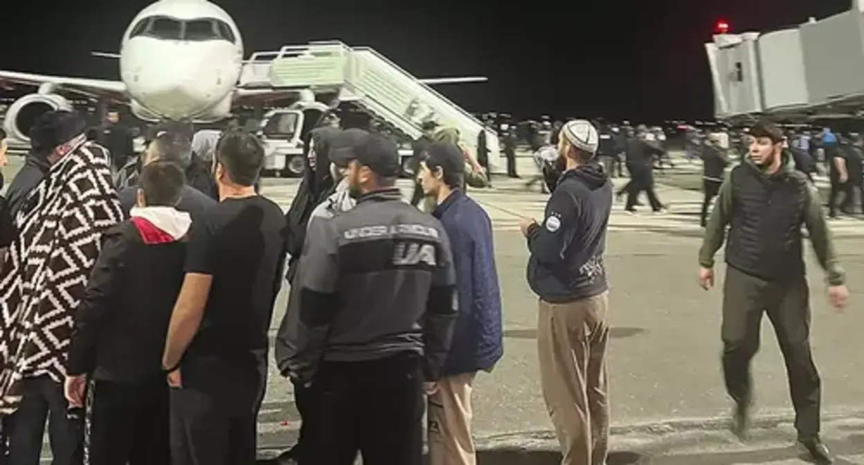Riots at the Makhachkala Airport. October 29, 2023. Screenshot of the video https://ru.euronews.com/2023/10/30/ru-russia-dagestan-airport-chaos Riots at the Makhachkala Airport. October 29, 2023. Screenshot of the video https://ru.euronews.com/2023/10/30/ru-russia-dagestan-airport-chaos